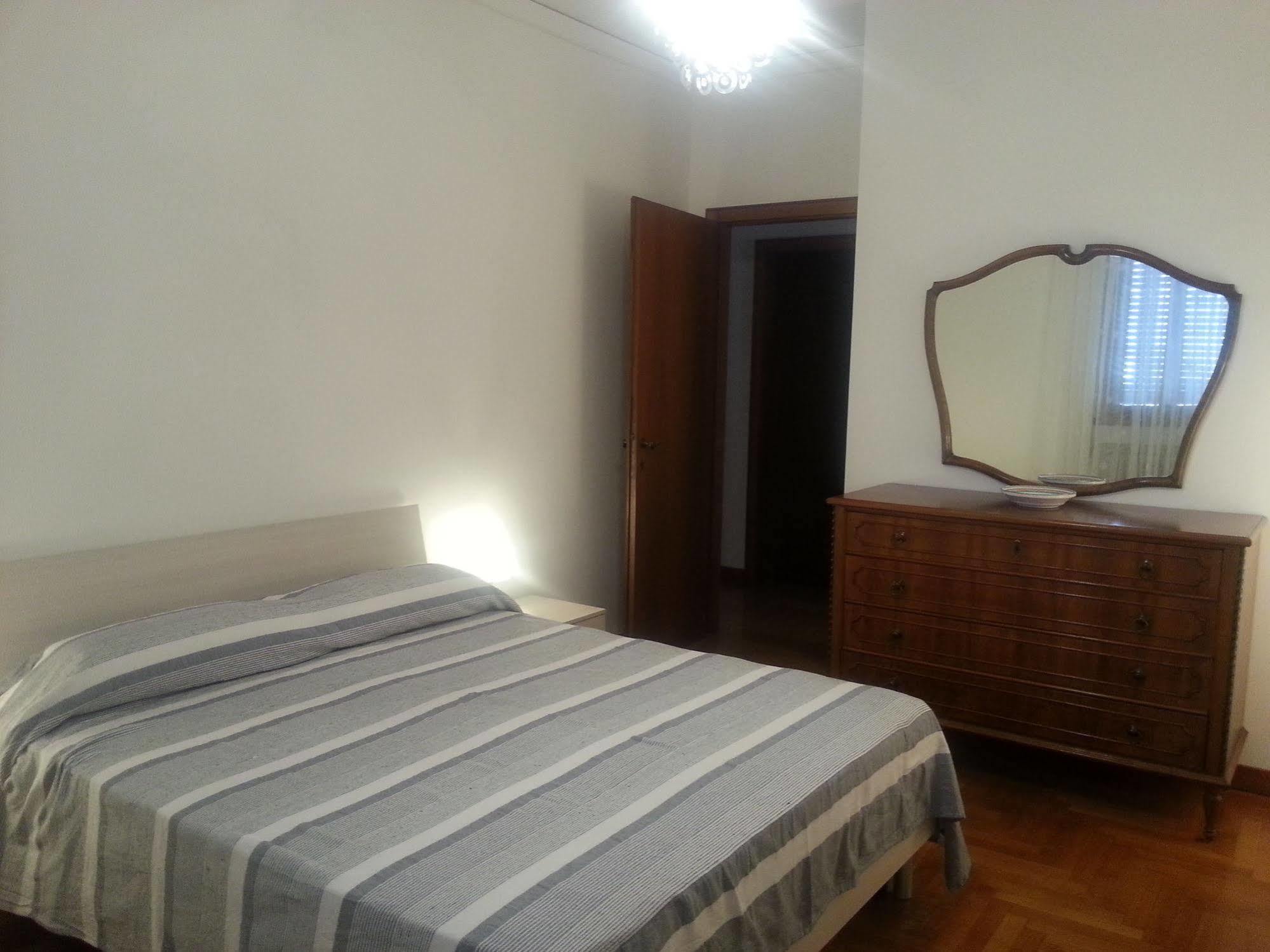 Appartamento Con 2 Camere E Garage Privato! Pádua Exterior foto